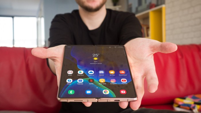 Portable monitors could make foldable-screen gadgets finally make sense ... Flagship mobile gadgets with foldable display